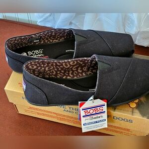 Skechers Bobs Peace & Love Women's Slip On Memory Foam Shoes 9.5 NWT